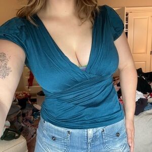 Adorable teal blue banana republic v neck top with cap sleeves size xs